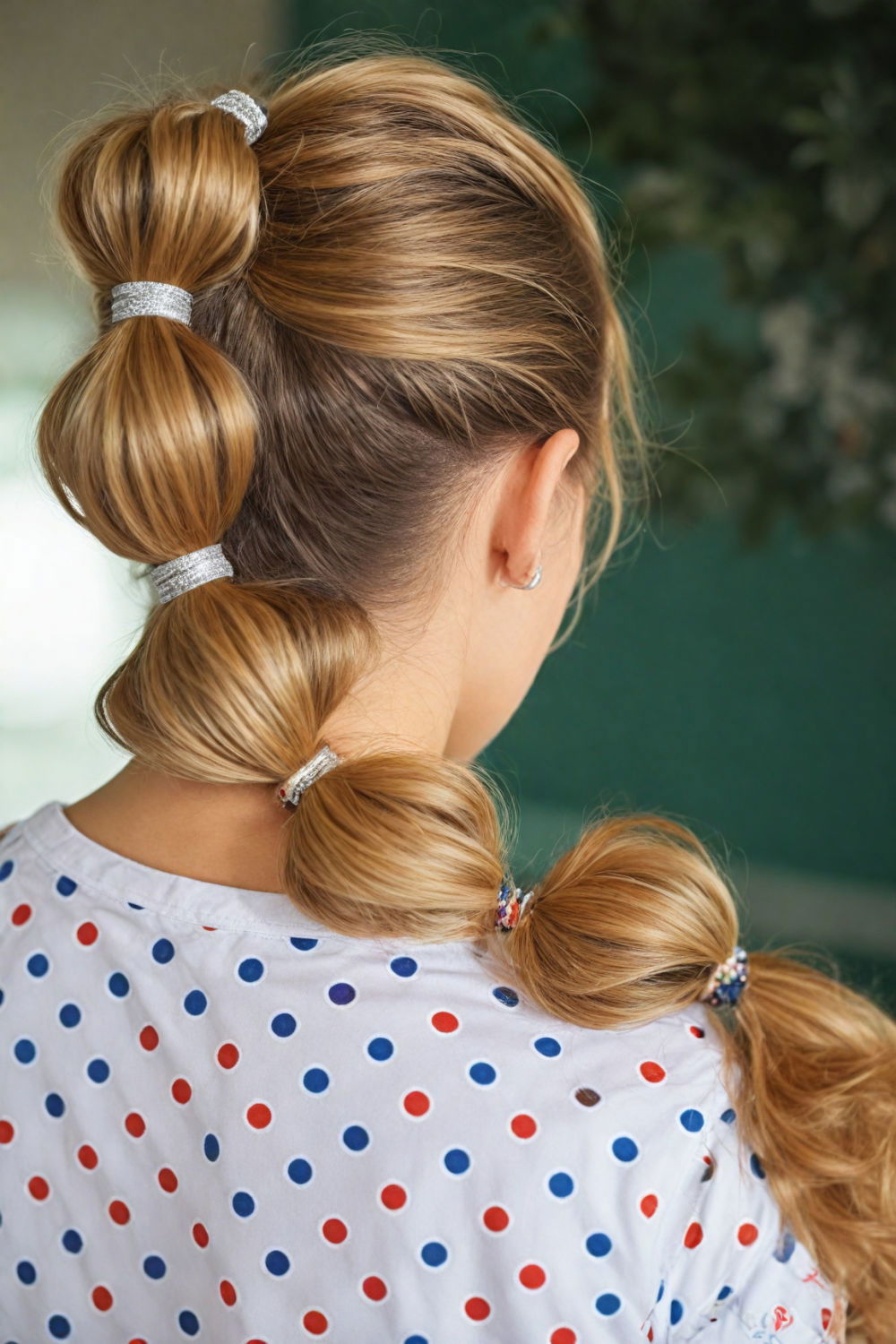 bubble ponytail hairstyle