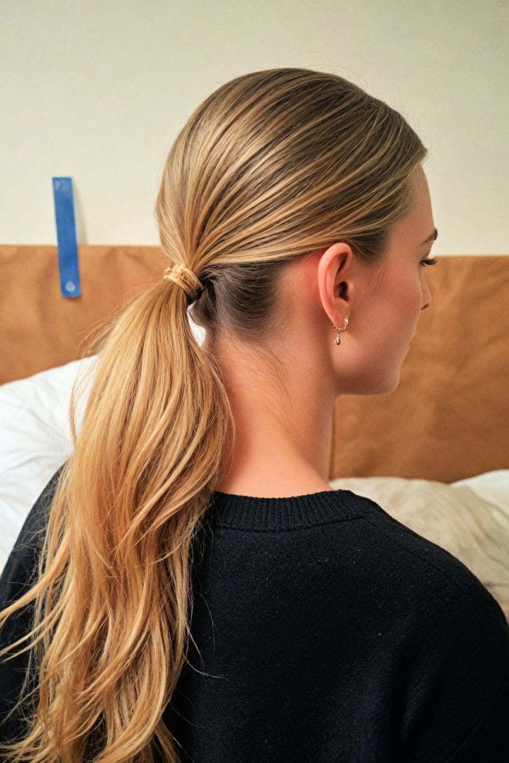 simple low ponytail hairstyle for fall
