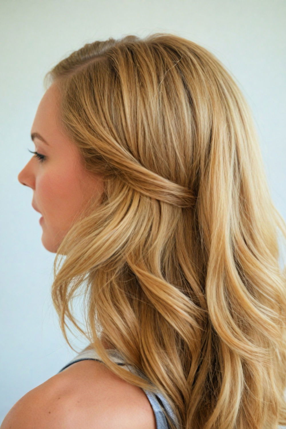 simple yet effective pin back hairstyle