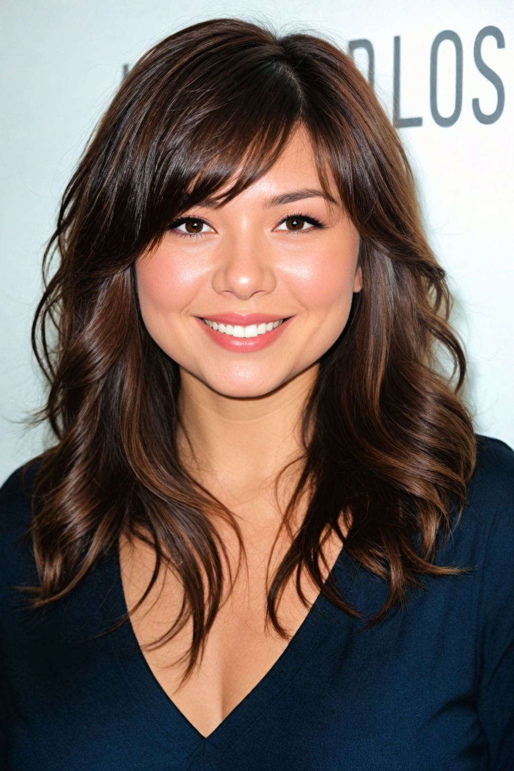 soft curls hairstyle for undefined jawline