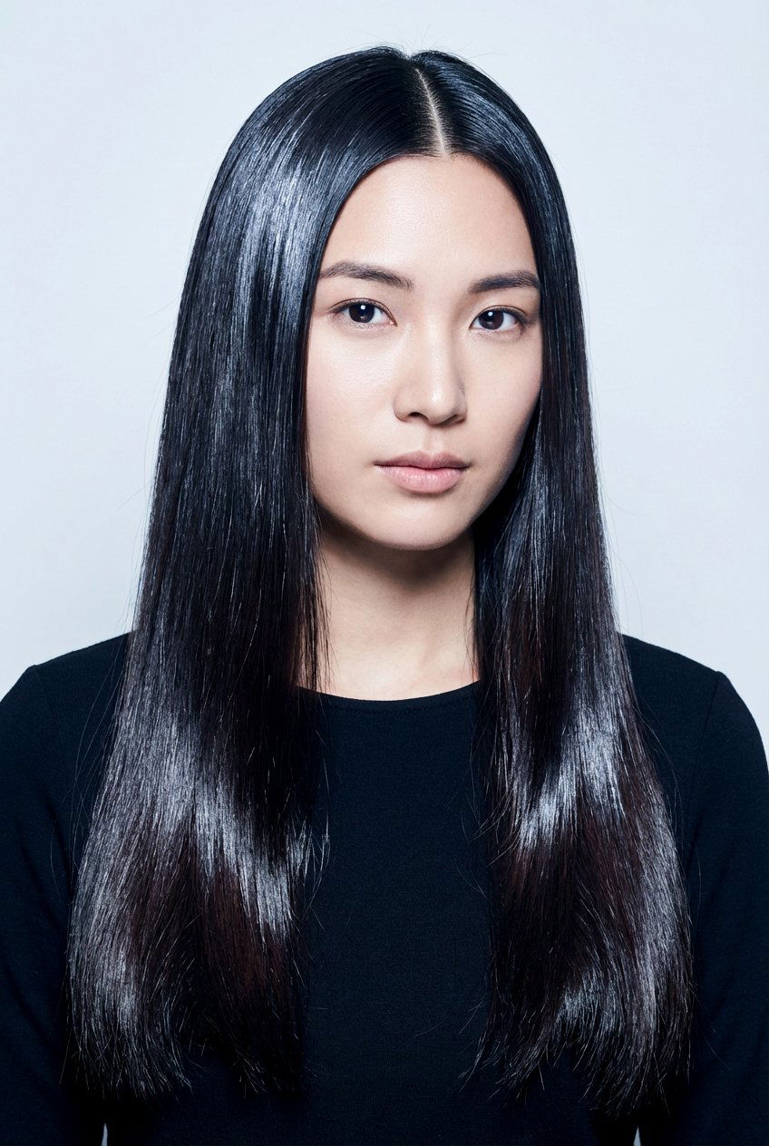 Middle Part Sleek Hair - 20 hairstyles for straight hair - 20 hairstyles for straight hair