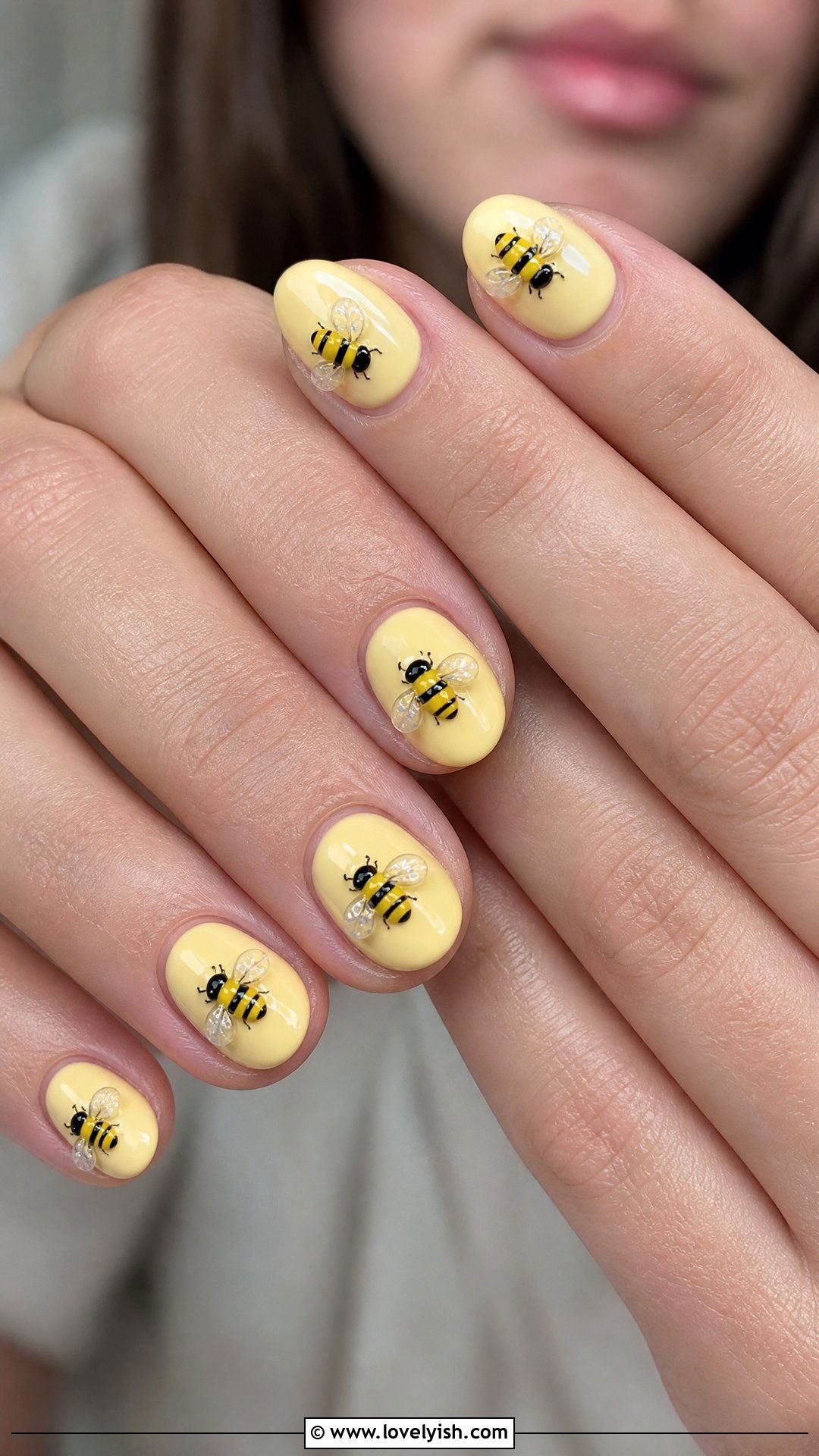 3D Bumblebee Nails - 50 3d nail art - 50 3d nail art