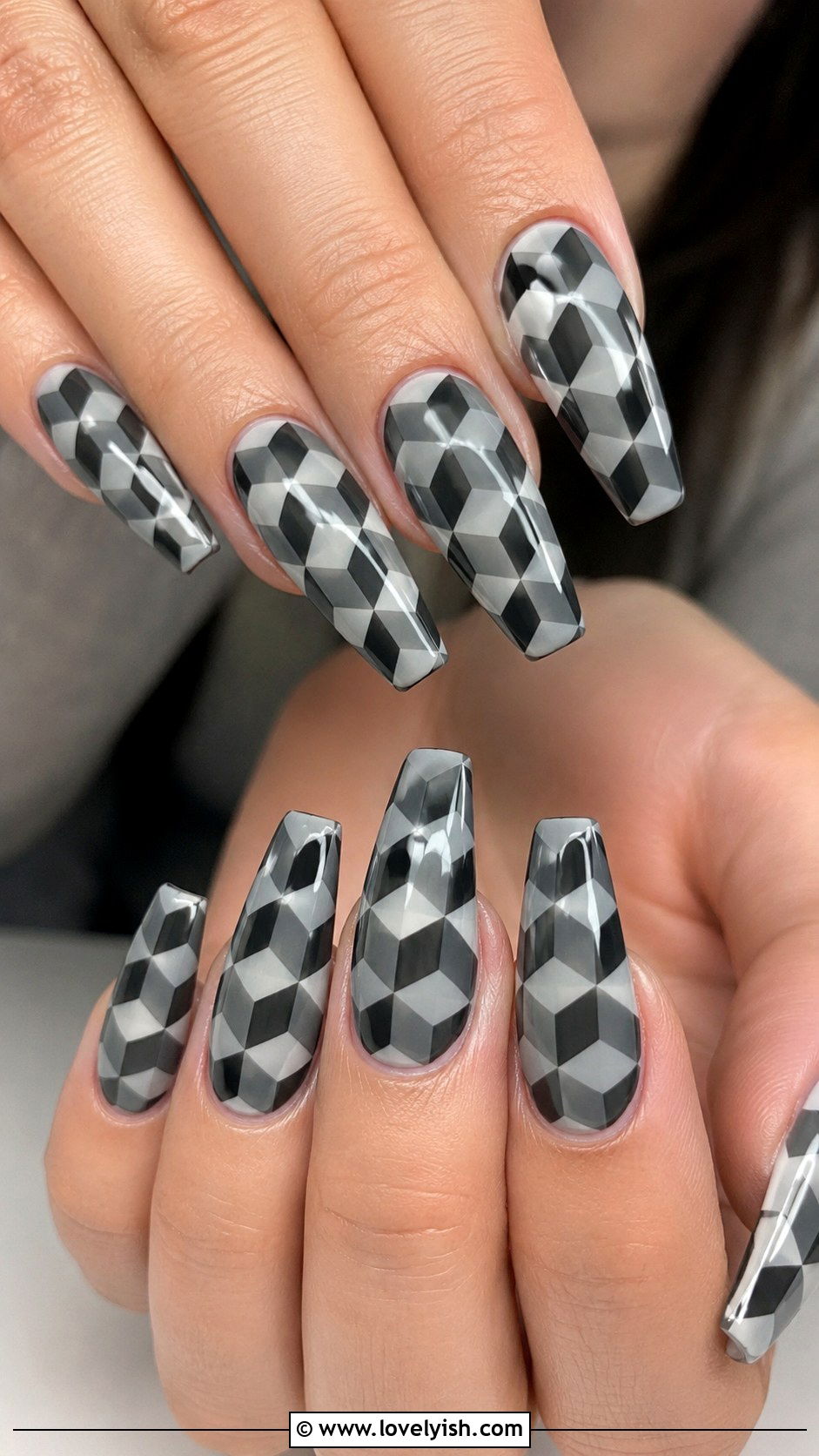 3D Cube Optical Illusion Nails - 25 geometric nail designs - 25 geometric nail designs