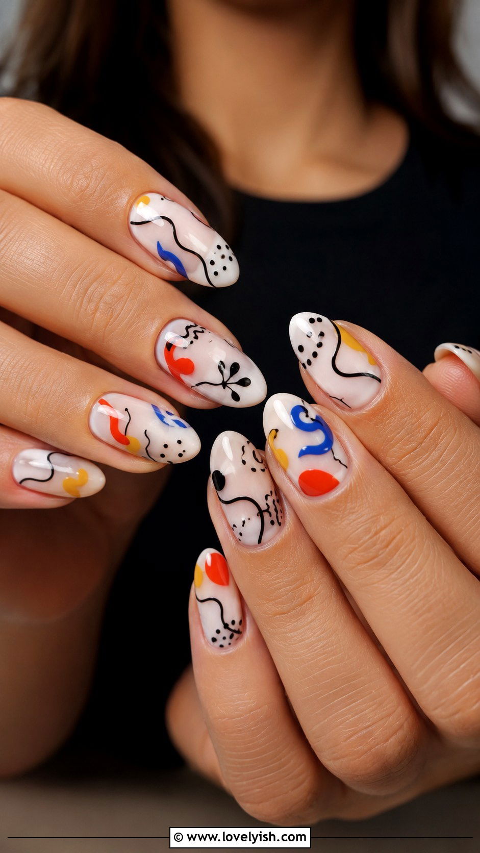Abstract Squiggle Geometric Nails - 25 geometric nail designs - 25 geometric nail designs