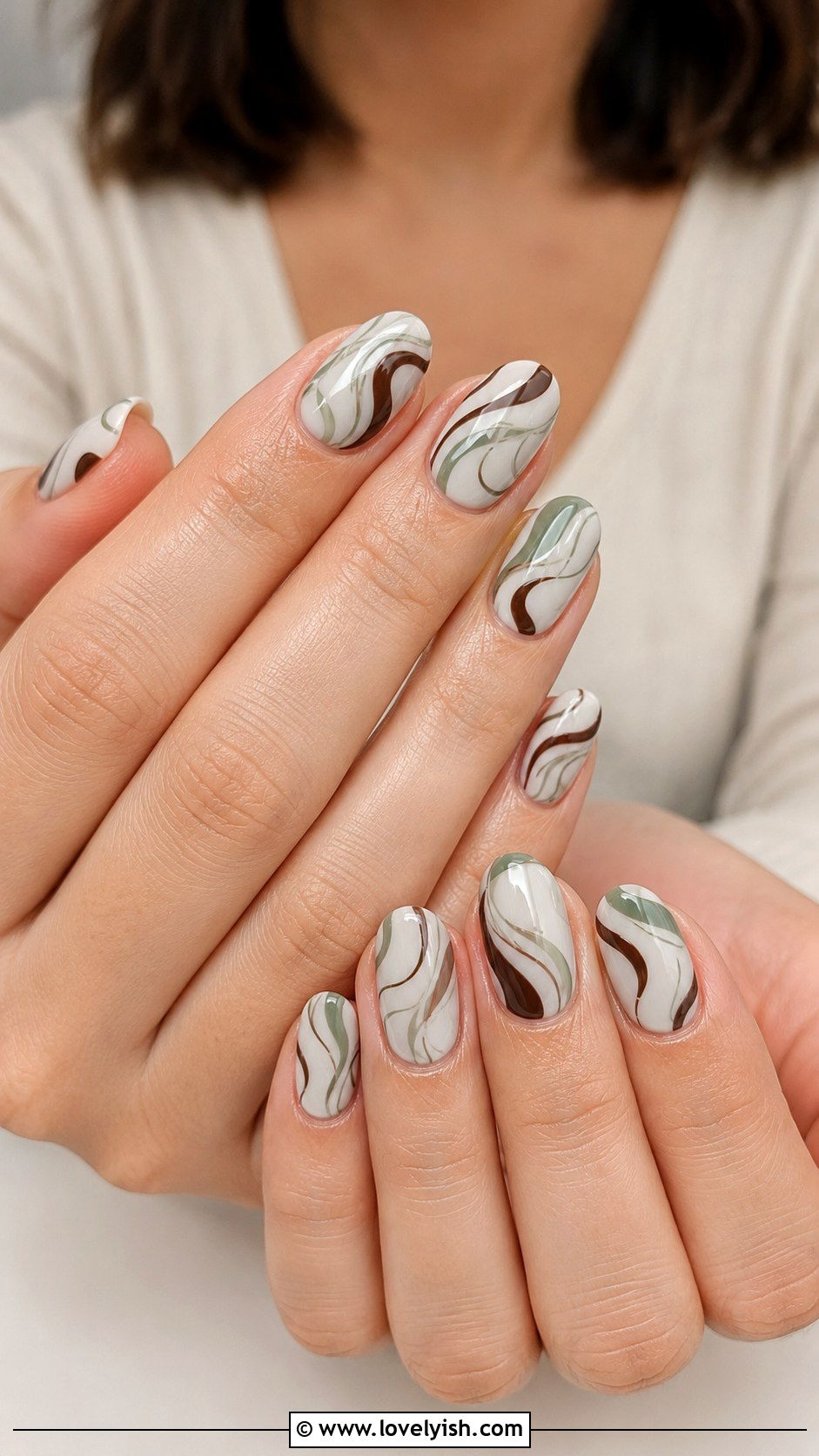 Abstract Toothpick Swirl Nails - 25 easy nail art designs for beginners without tools - 25 easy nail art designs for beginners without tools