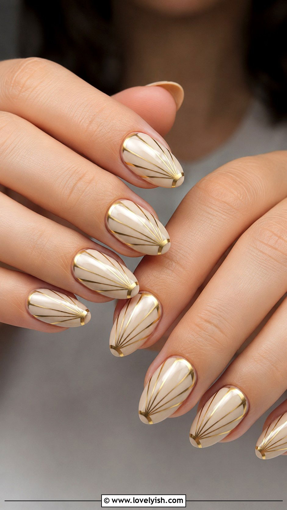 Art Deco Fan Geometric Nails - 25 geometric nail designs - 25 geometric nail designs