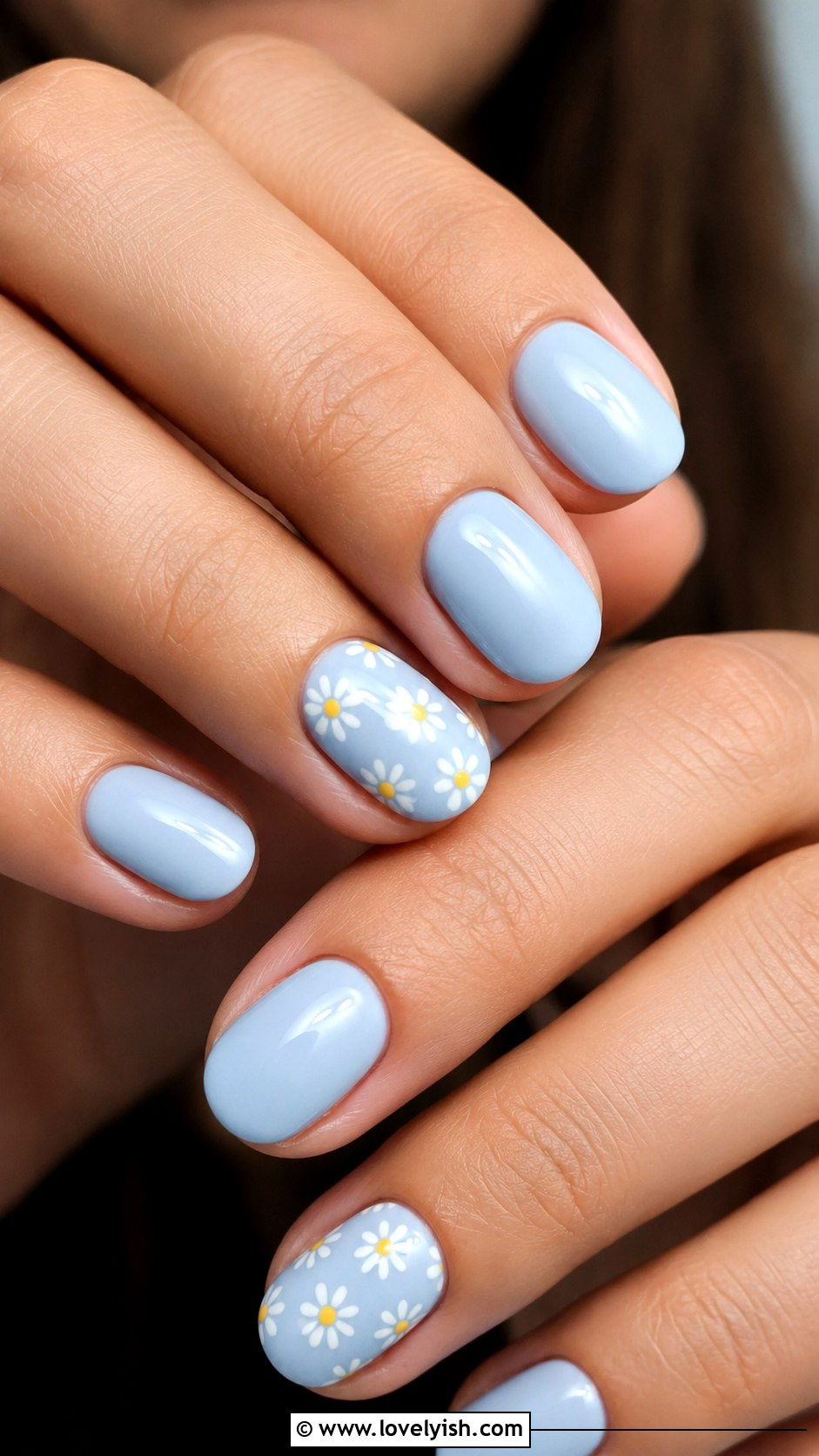 Baby Blue Daisy Nails - 50 beach nails - 50 beach nails