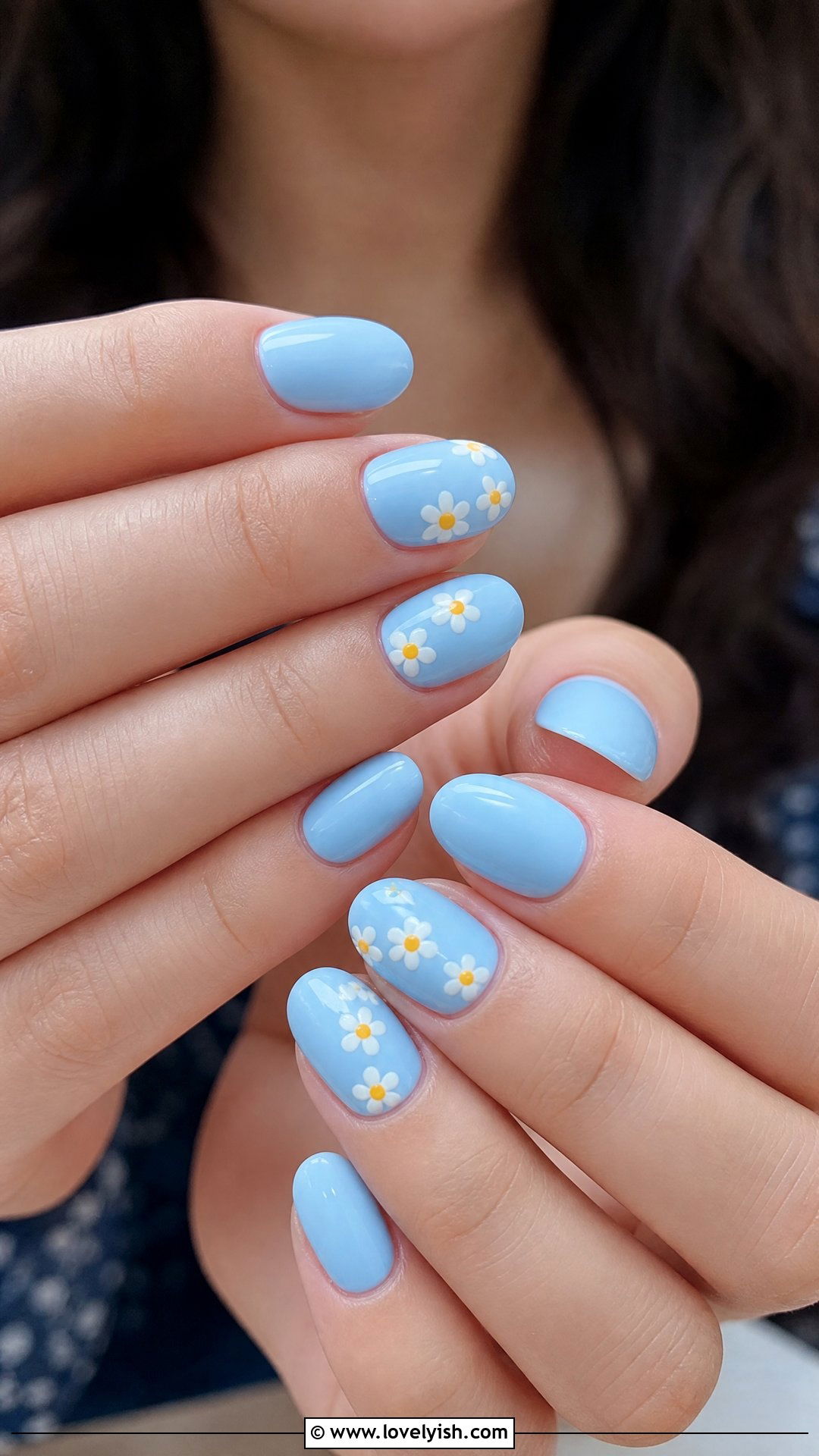 Baby Blue Daisy Nails - 50 simple spring nail designs - 50 simple spring nail designs