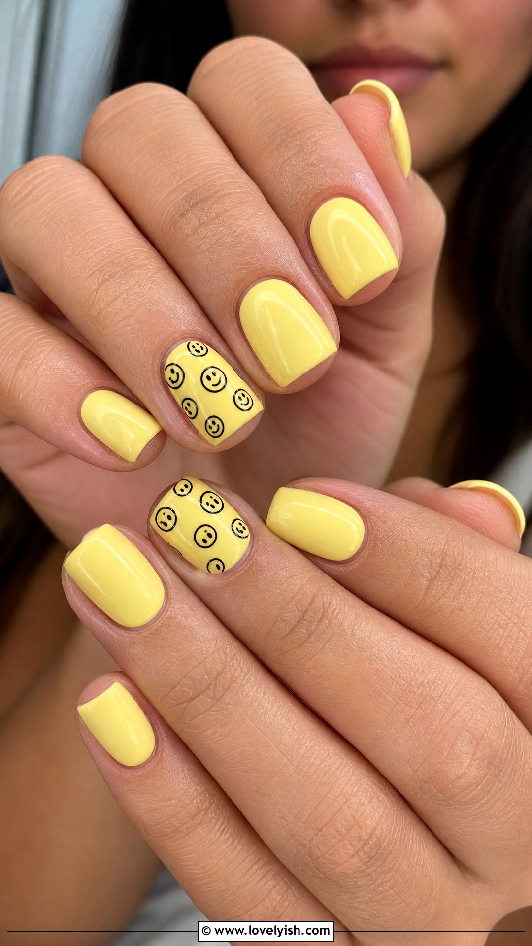 Bad Bunny Smiley Face Reggaeton Nails - 50 concert nails - 50 concert nails