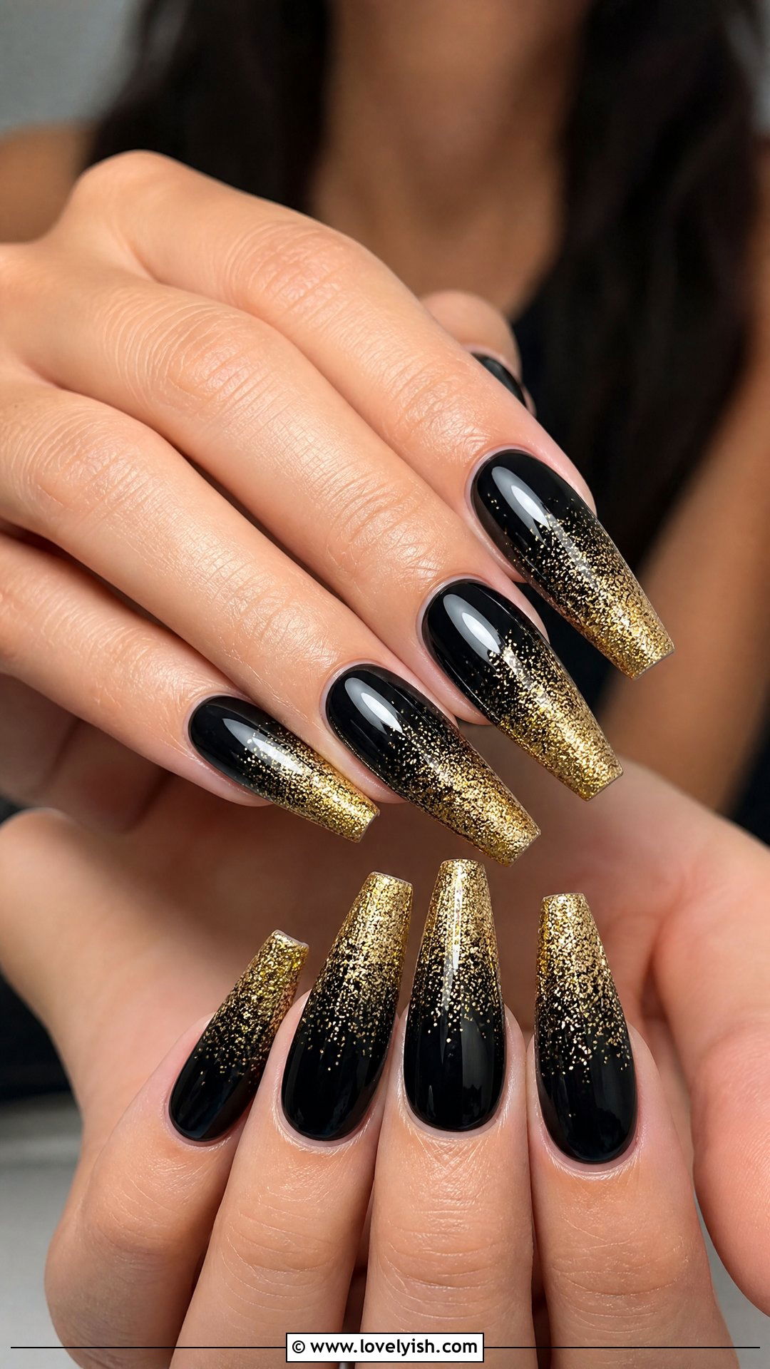 Black And Gold Glitter Ombre Nails - 25 gold nail designs - 25 gold nail designs