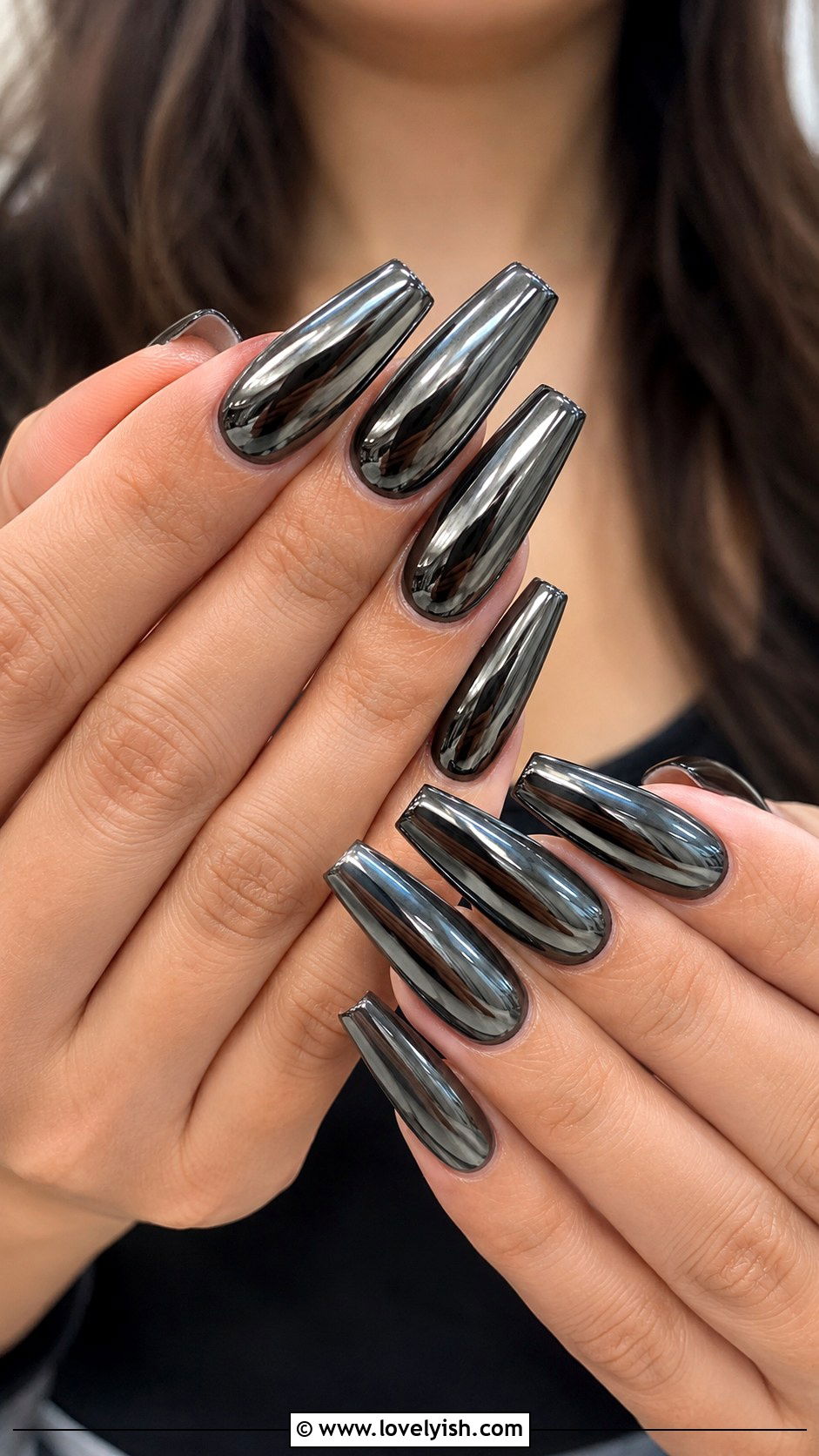 Black Chrome Mirror Nails - 25 edgy nail designs - 25 edgy nail designs