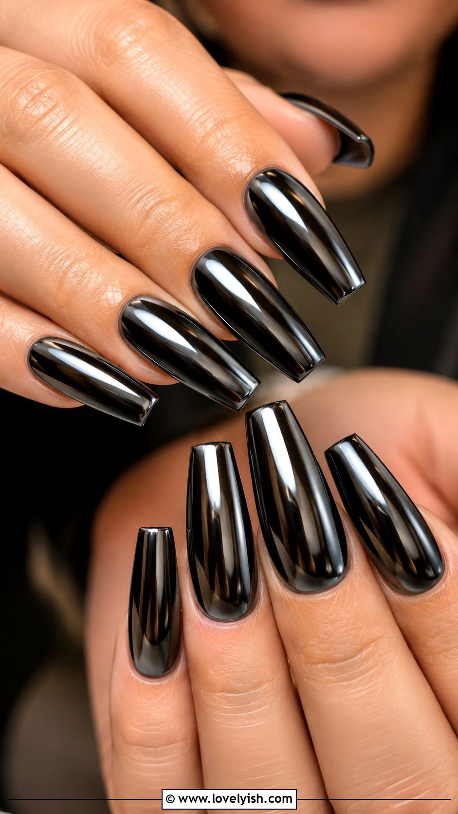 Black Chrome Mirror Nails - 31 black nail design ideas - 31 black nail design ideas