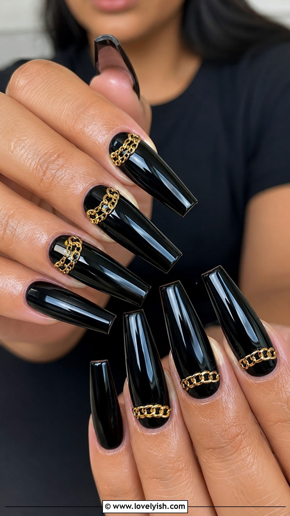 Black Coffin Nails With Gold Chains - 25 edgy nail designs - 25 edgy nail designs
