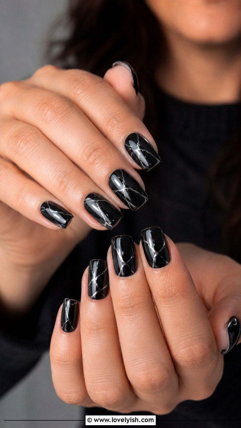 Black Marble Silver Vein Nails - 25 edgy nail designs - 25 edgy nail designs