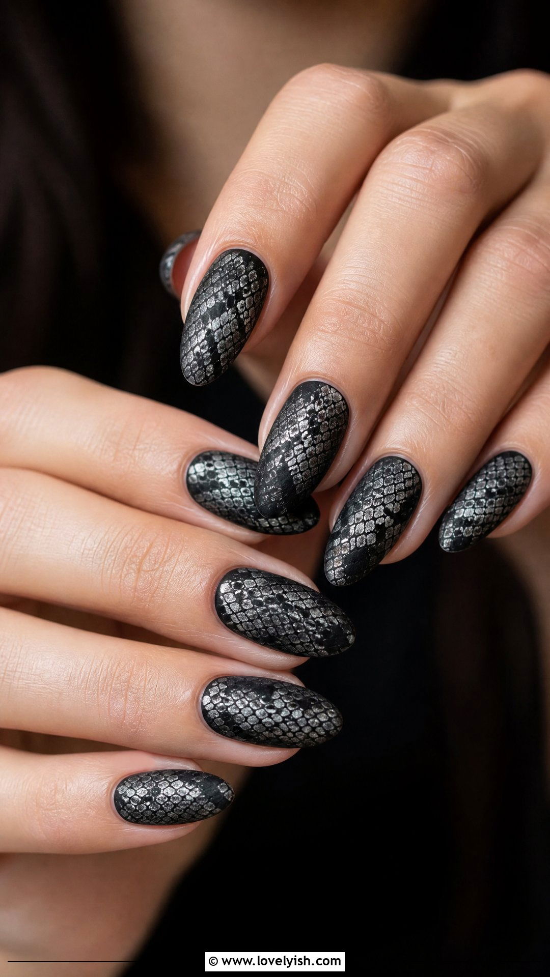Black Snakeskin Print Nails - 50 goth nails - 50 goth nails