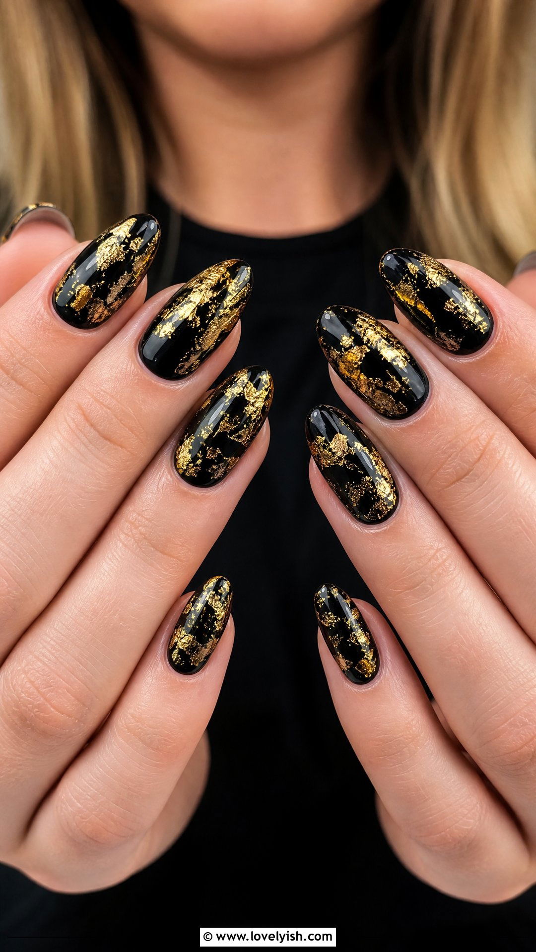 Black and Gold Foil Nails - 25 black nails design ideas - 25 black nails design ideas
