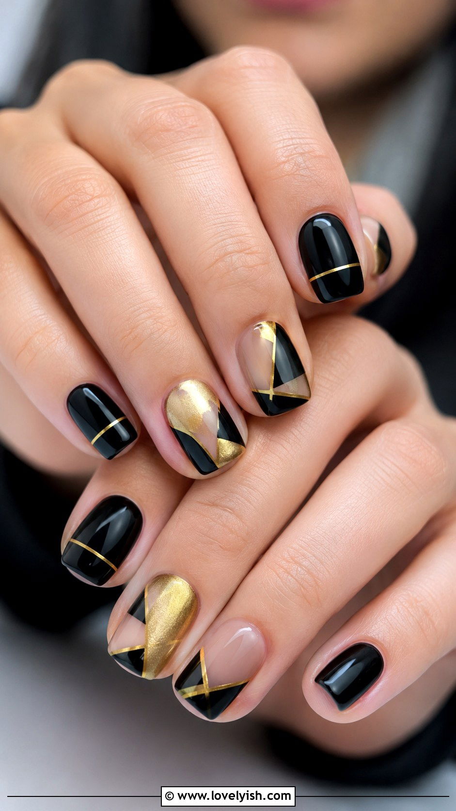 Black and Gold Geometric Nails - 50 black and gold nail designs - 50 black and gold nail designs
