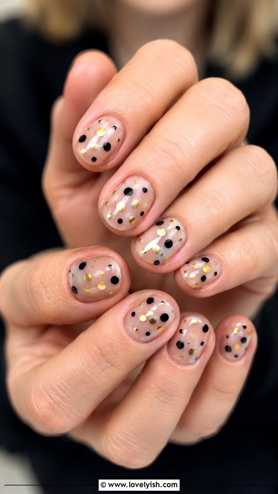 Black and Gold Polka Dot Nails - 50 black and gold nail designs - 50 black and gold nail designs