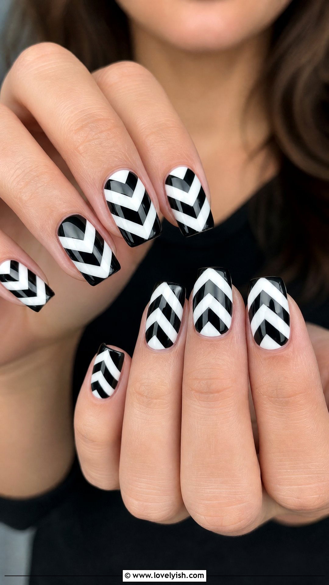 Black and White Chevron Nails - 25 black and white nail art ideas - 25 black and white nail art ideas