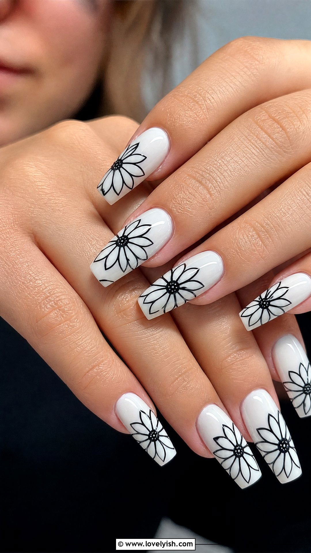 Black and White Daisy Nails - 50 daisy nails - 50 daisy nails
