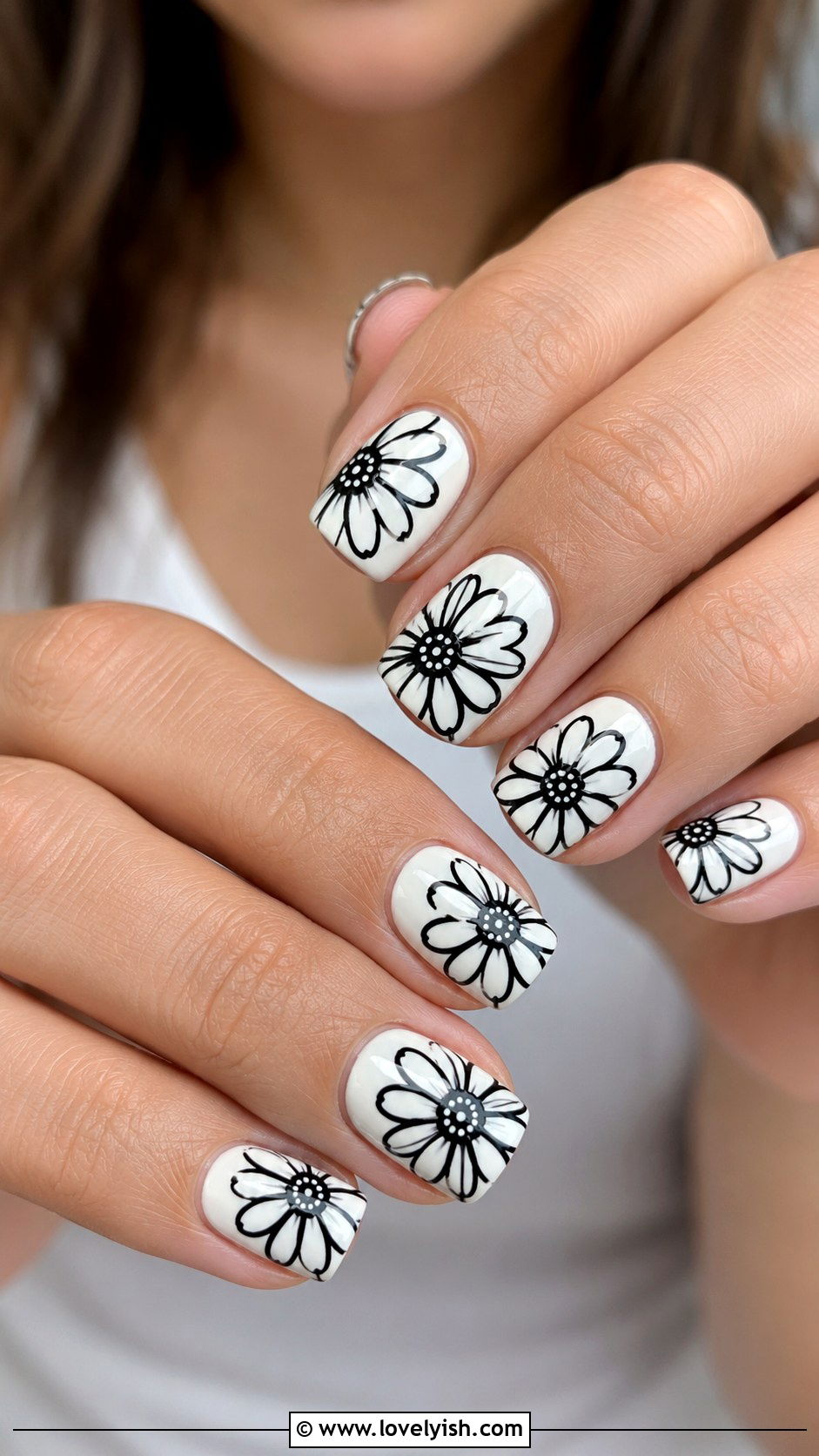 Black and White Daisy Nails - 38 flower nail art ideas - 38 flower nail art ideas