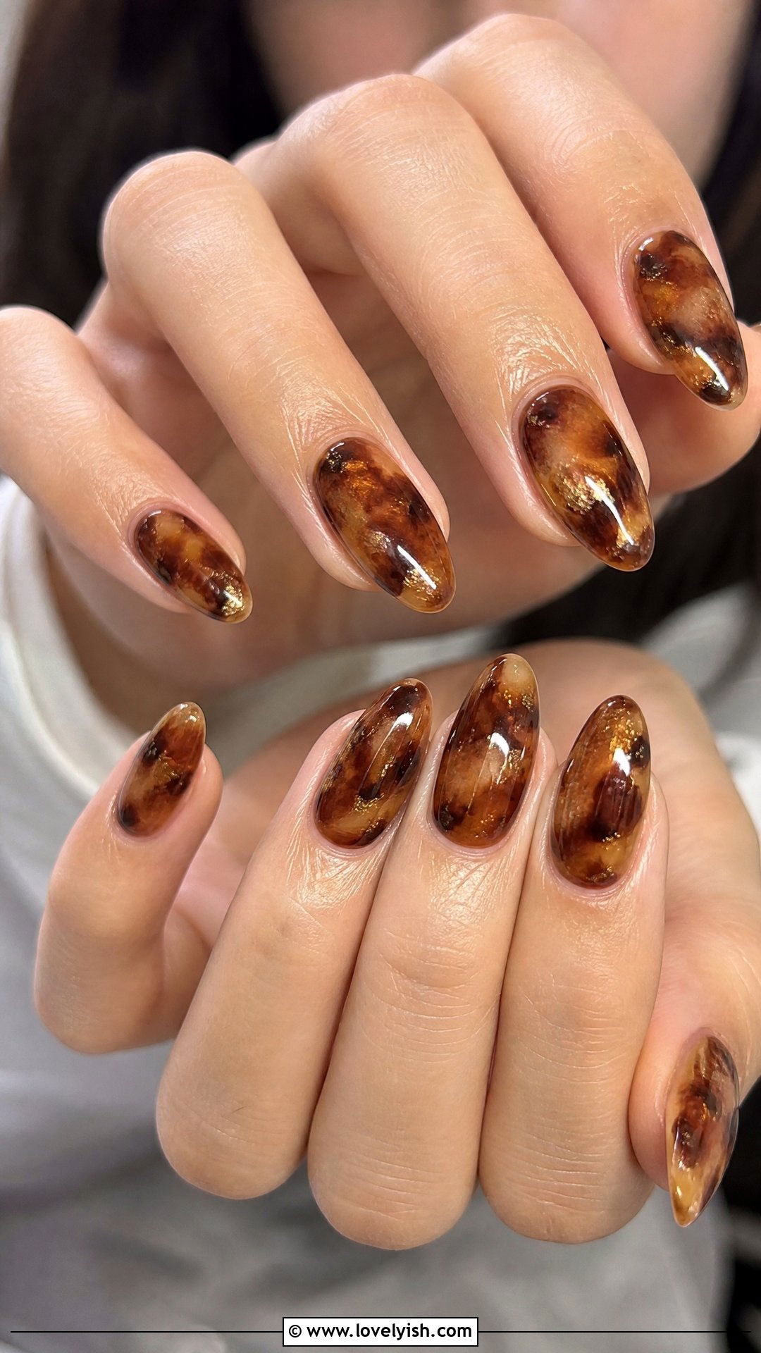 Brown Tortoiseshell Nails - 50 simple nail art - 50 simple nail art