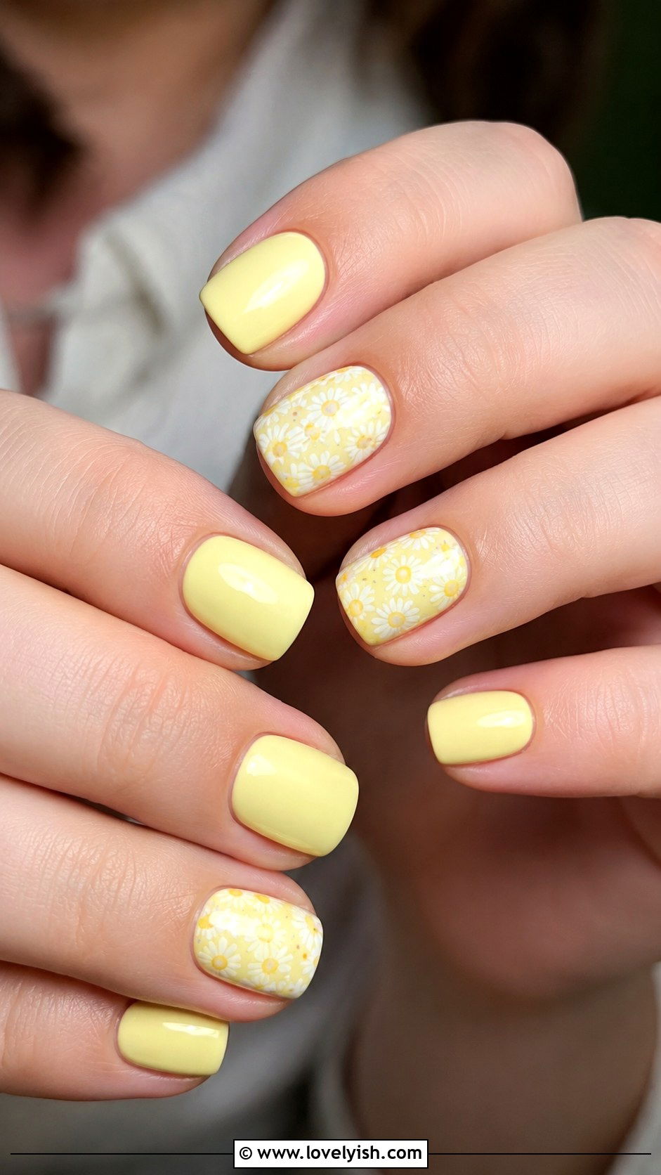 Butter Yellow Daisy Acrylic Nails - 42 acrylic nail designs - 42 acrylic nail designs