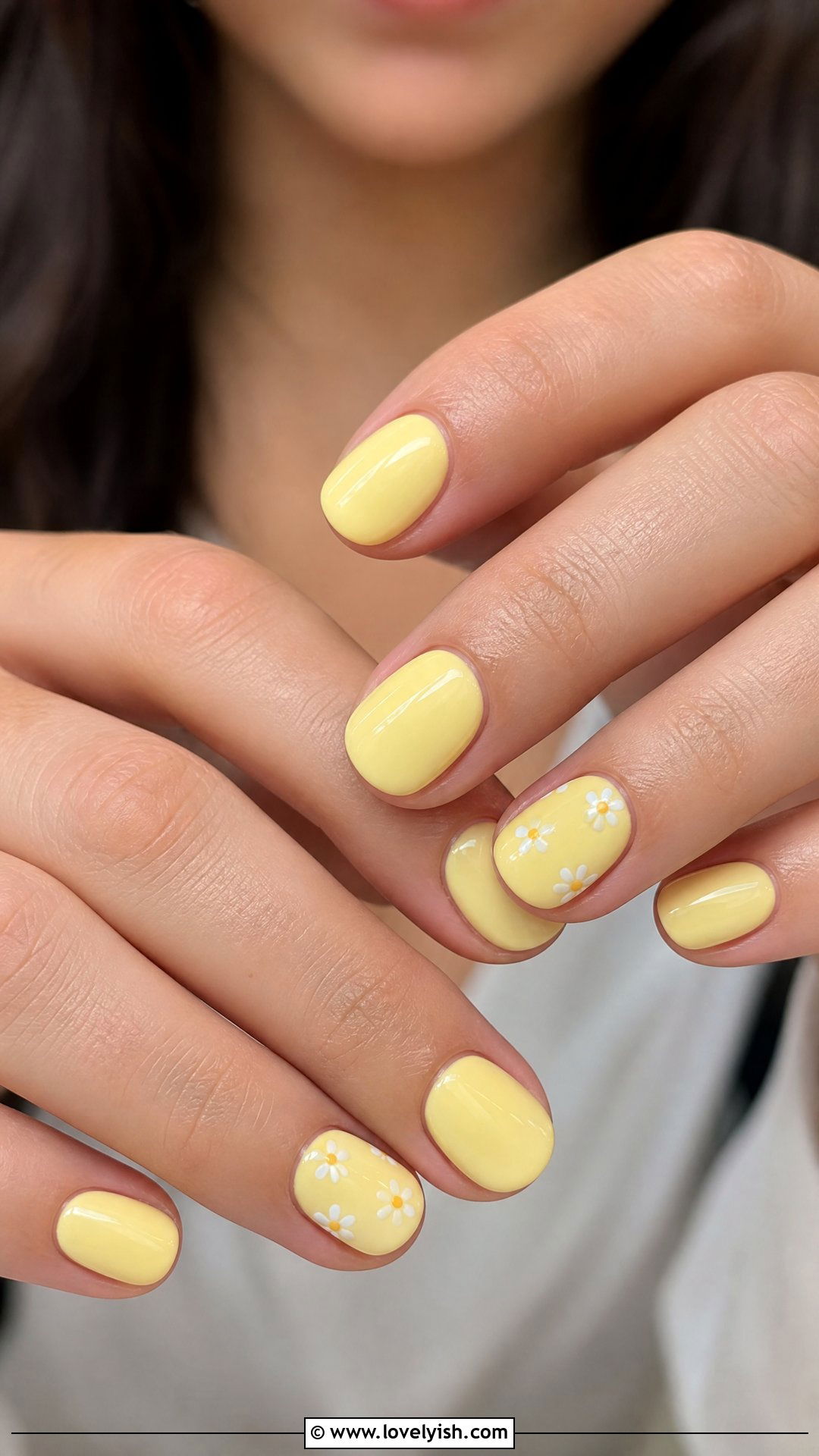 Butter Yellow Daisy Nails - 50 cute nails - 50 cute nails