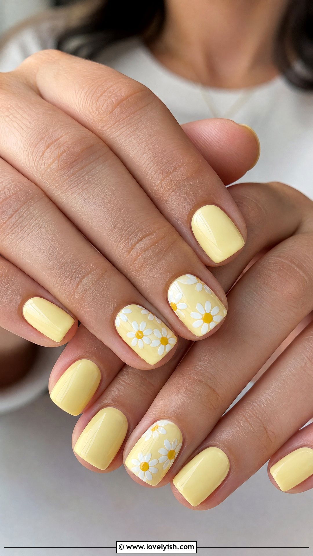 Butter Yellow Daisy Nails - 50 mothers day nail designs - 50 mothers day nail designs