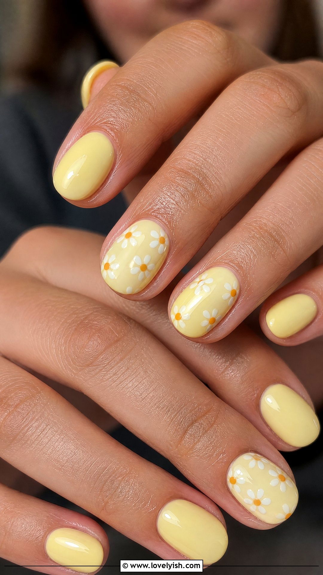 Butter Yellow Daisy Nails - 42 easy nail art ideas - 42 easy nail art ideas