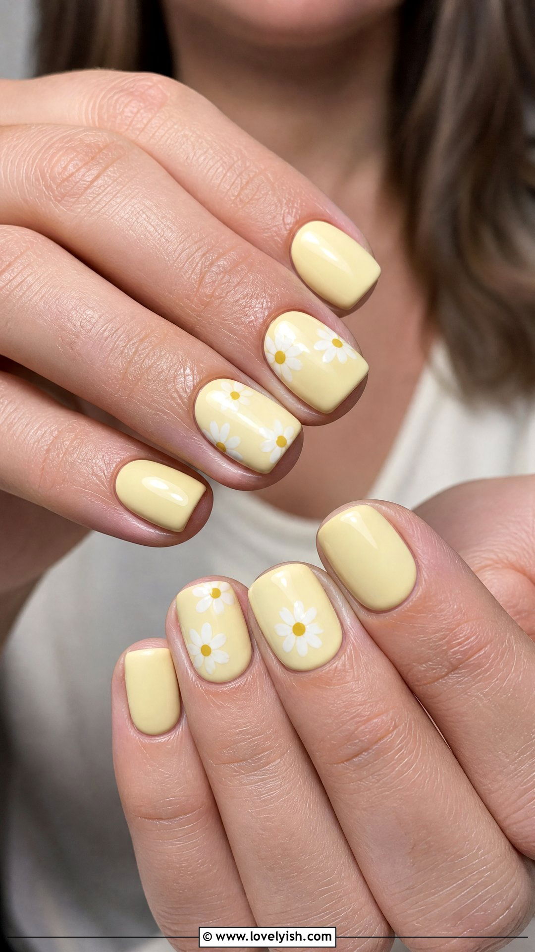 Butter Yellow Daisy Nails - 46 easy nail designs - 46 easy nail designs