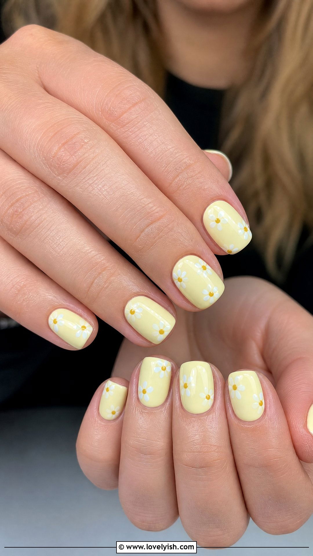 Butter Yellow Daisy Nails - 25 beautiful nail designs - 25 beautiful nail designs