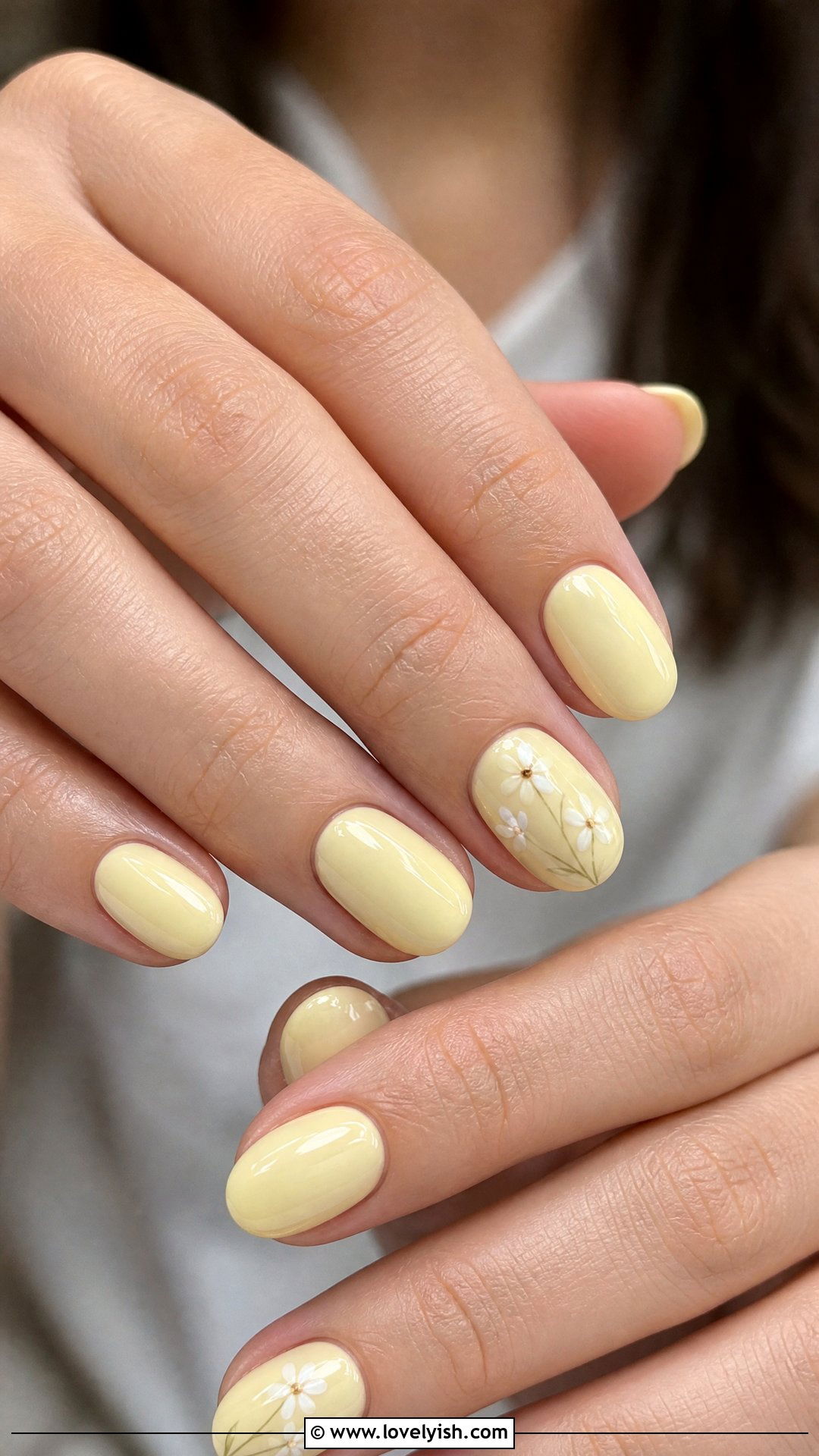 Butter Yellow Floral Nails - 50 feminine nails - 50 feminine nails