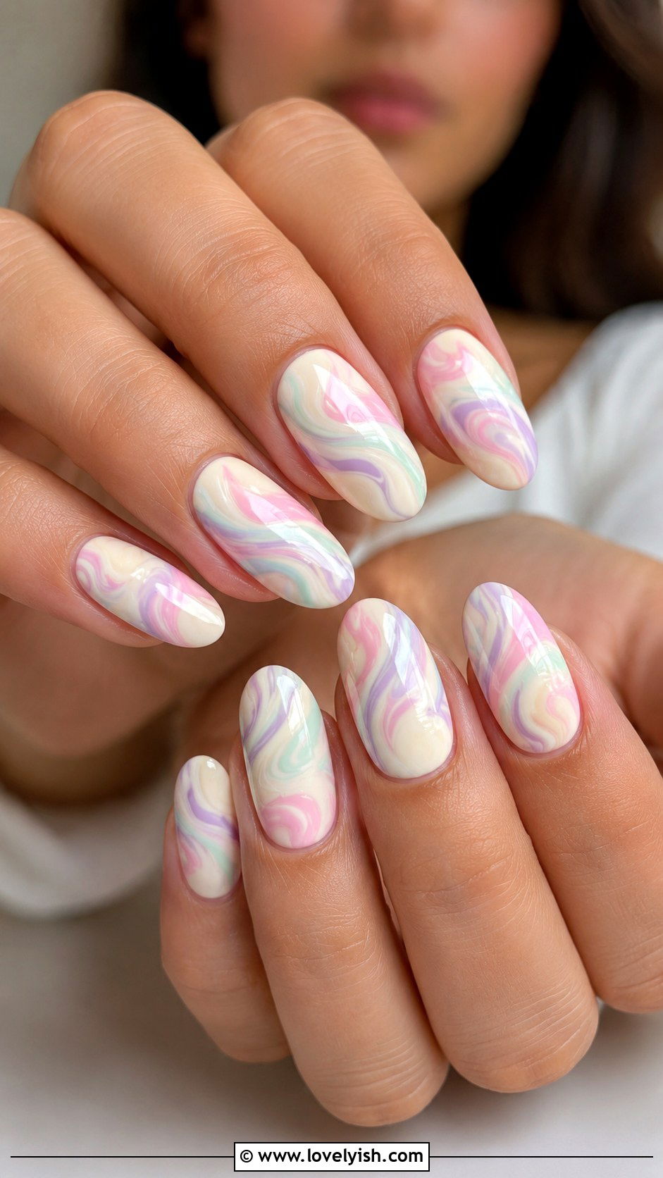 Buttercream Swirl Nails - 42 spring nail ideas - 42 spring nail ideas