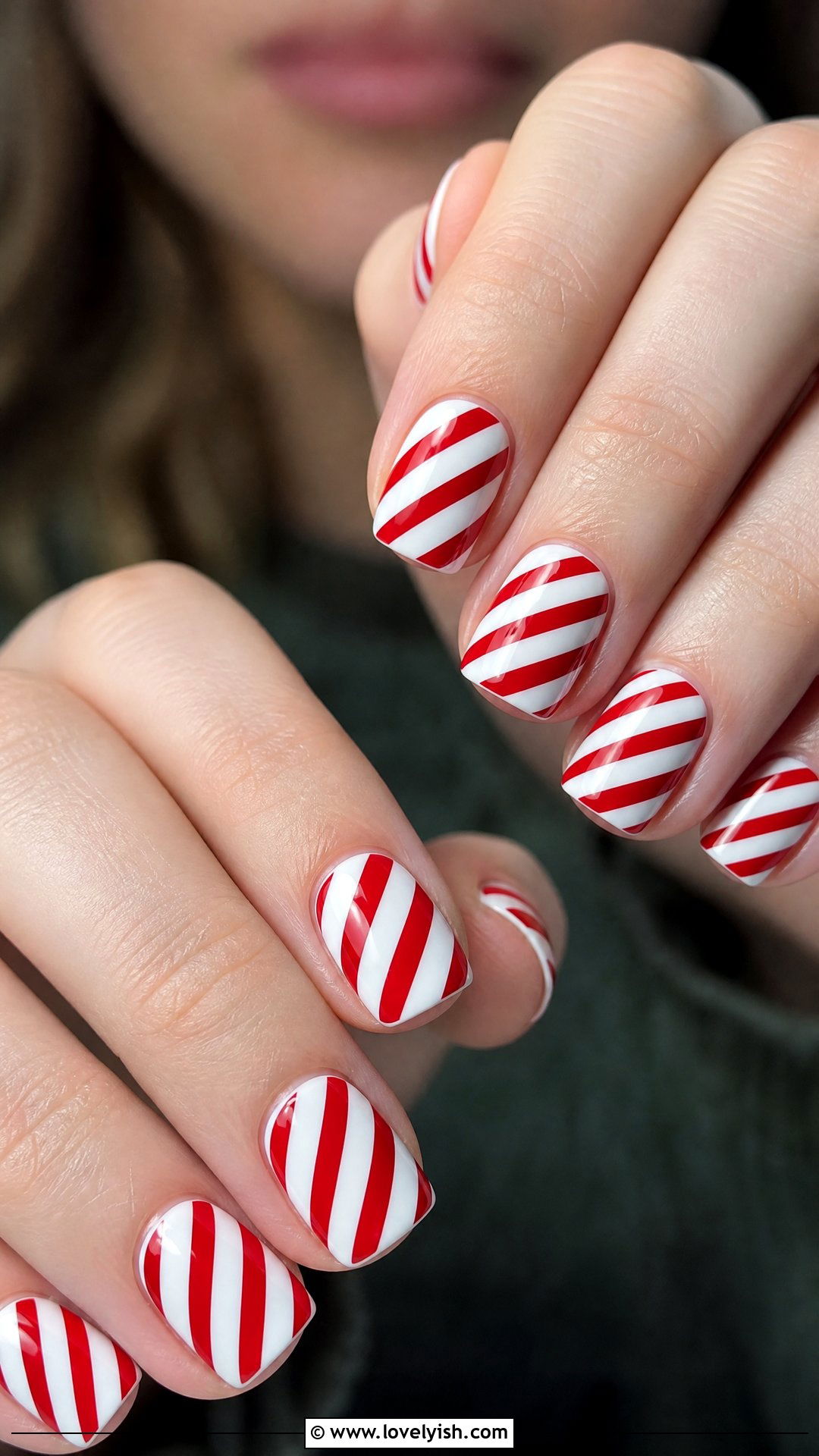 Candy Cane Stripe Holiday Nails - 50 holiday nails - 50 holiday nails