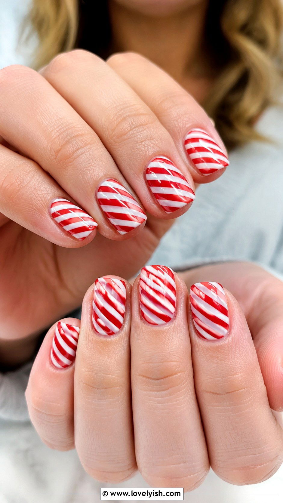 Candy Cane Stripe Nails - 25 holiday nail designs - 25 holiday nail designs
