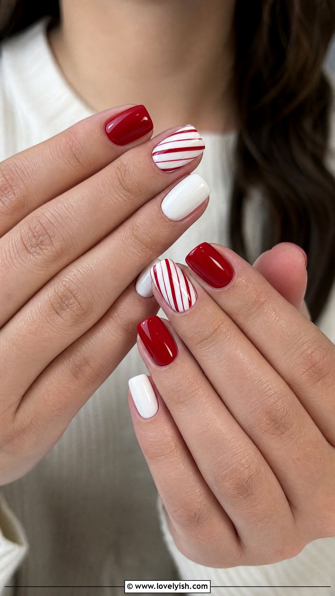 Candy Cane Stripe Nails - 25 christmas nail designs - 25 christmas nail designs