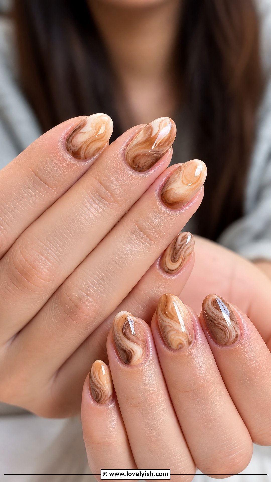 Caramel Latte Swirl Nails - 25 brown nail designs - 25 brown nail designs