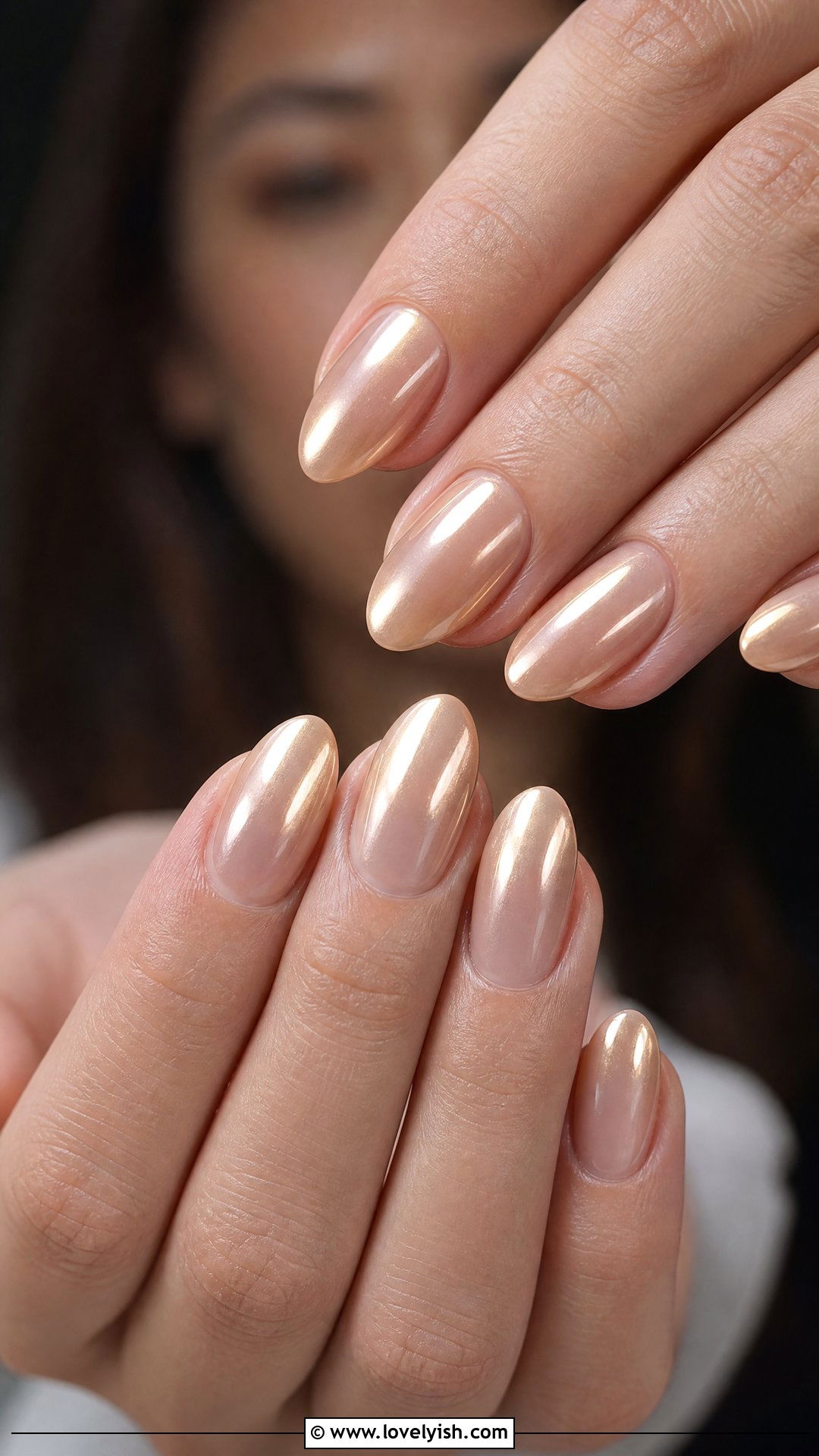 Champagne Gold Glazed Donut Nails - 25 gold nail designs - 25 gold nail designs