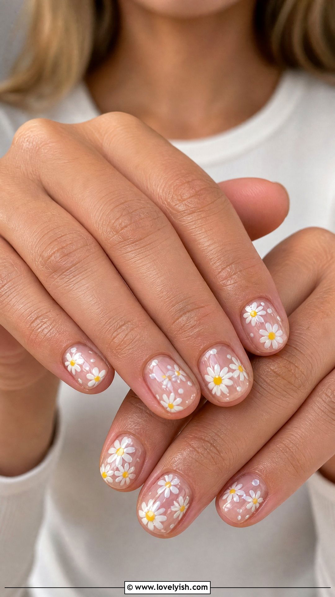 Clear Nails with Daisy Art - 25 clear nails with design - 25 clear nails with design