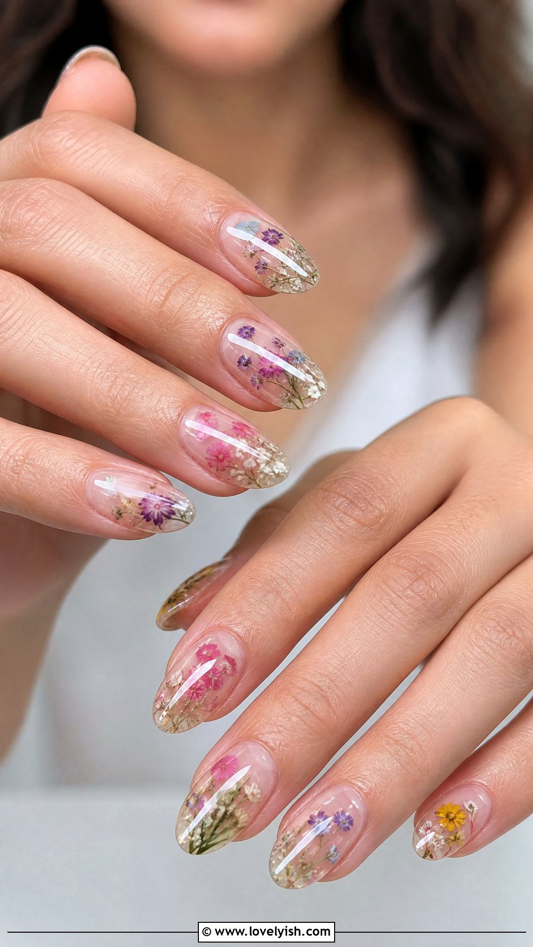 Clear Nails with Dried Flower Embeds - 25 clear nails with design - 25 clear nails with design