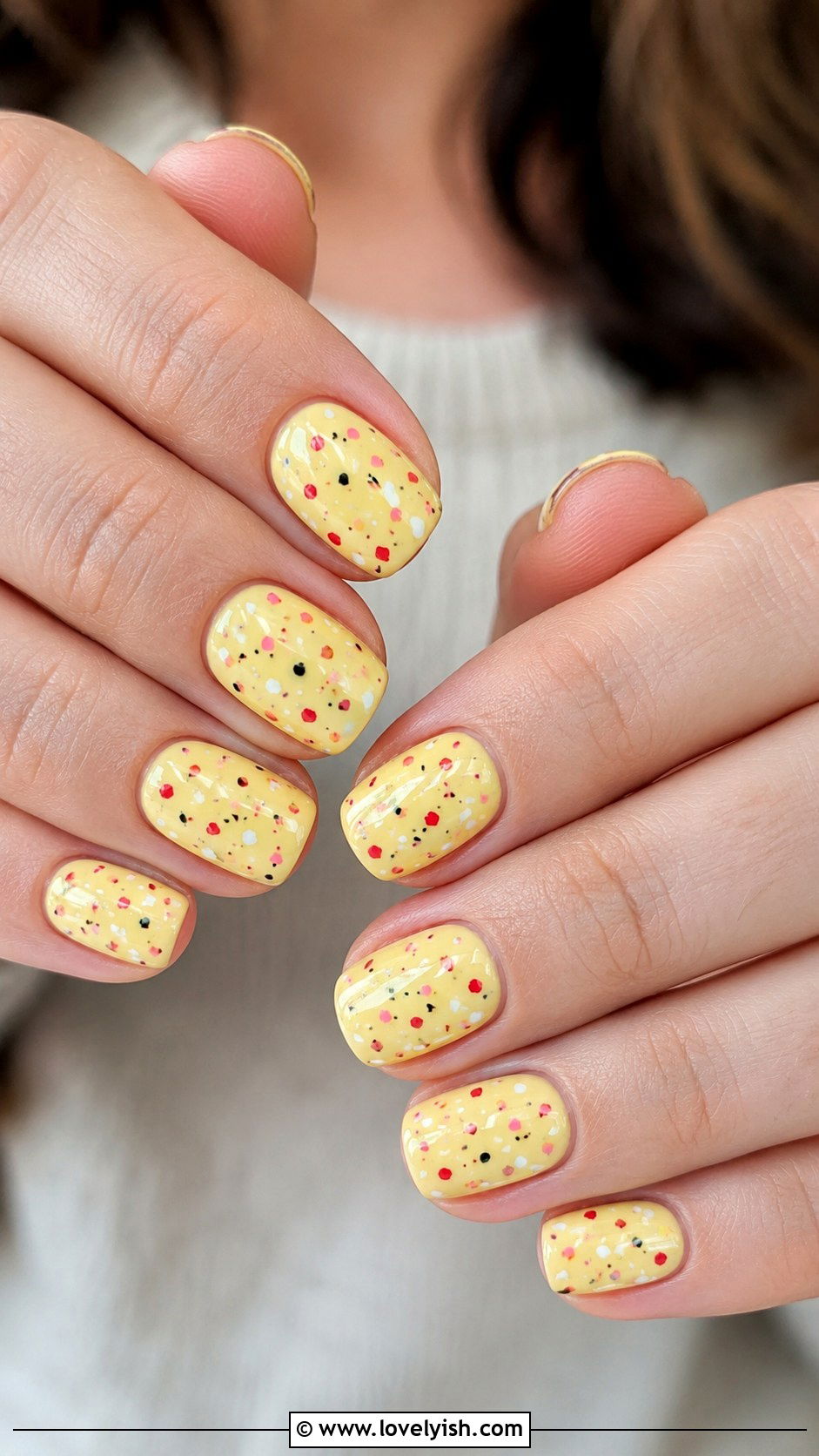 Confetti Speckle Nails - 25 easy nail art designs for beginners without tools - 25 easy nail art designs for beginners without tools