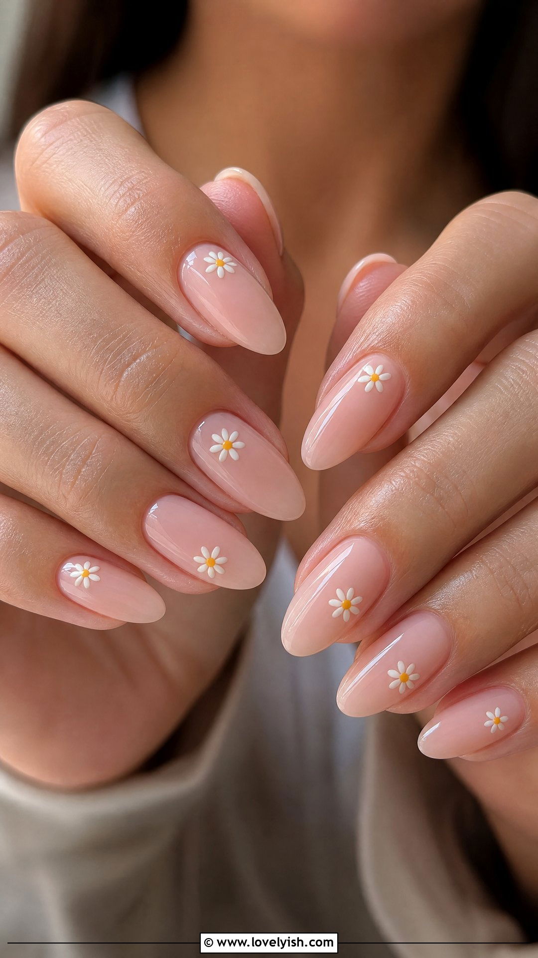 Dainty Daisy Almond Nails - 50 flower nails - 50 flower nails