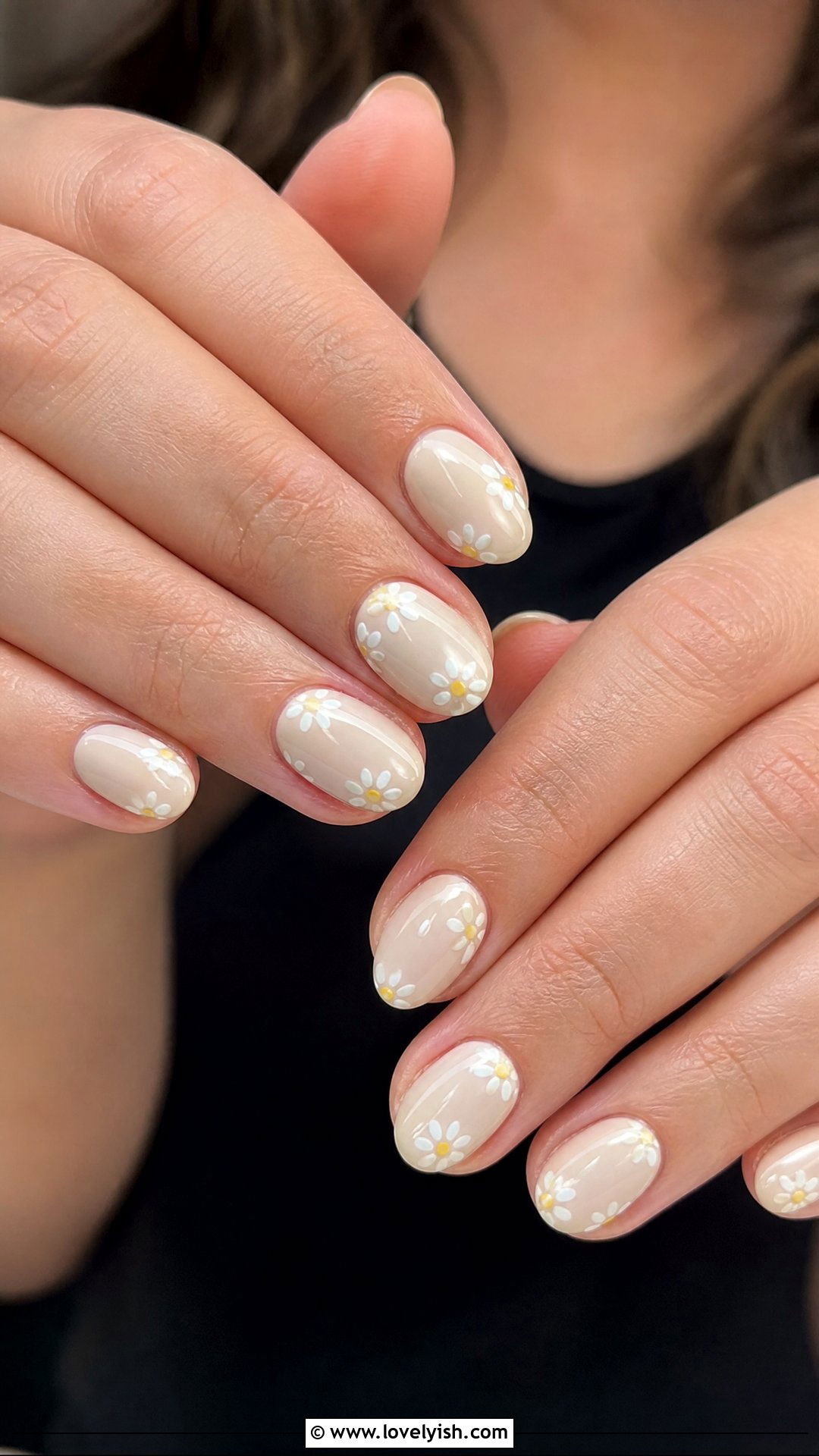 Dainty Daisy Floral Nails - 50 feminine nails - 50 feminine nails