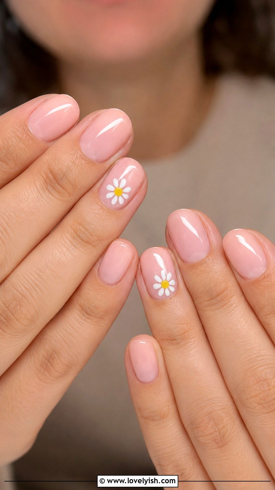 Daisy Accent Nails - 50 minimalist nails - 50 minimalist nails