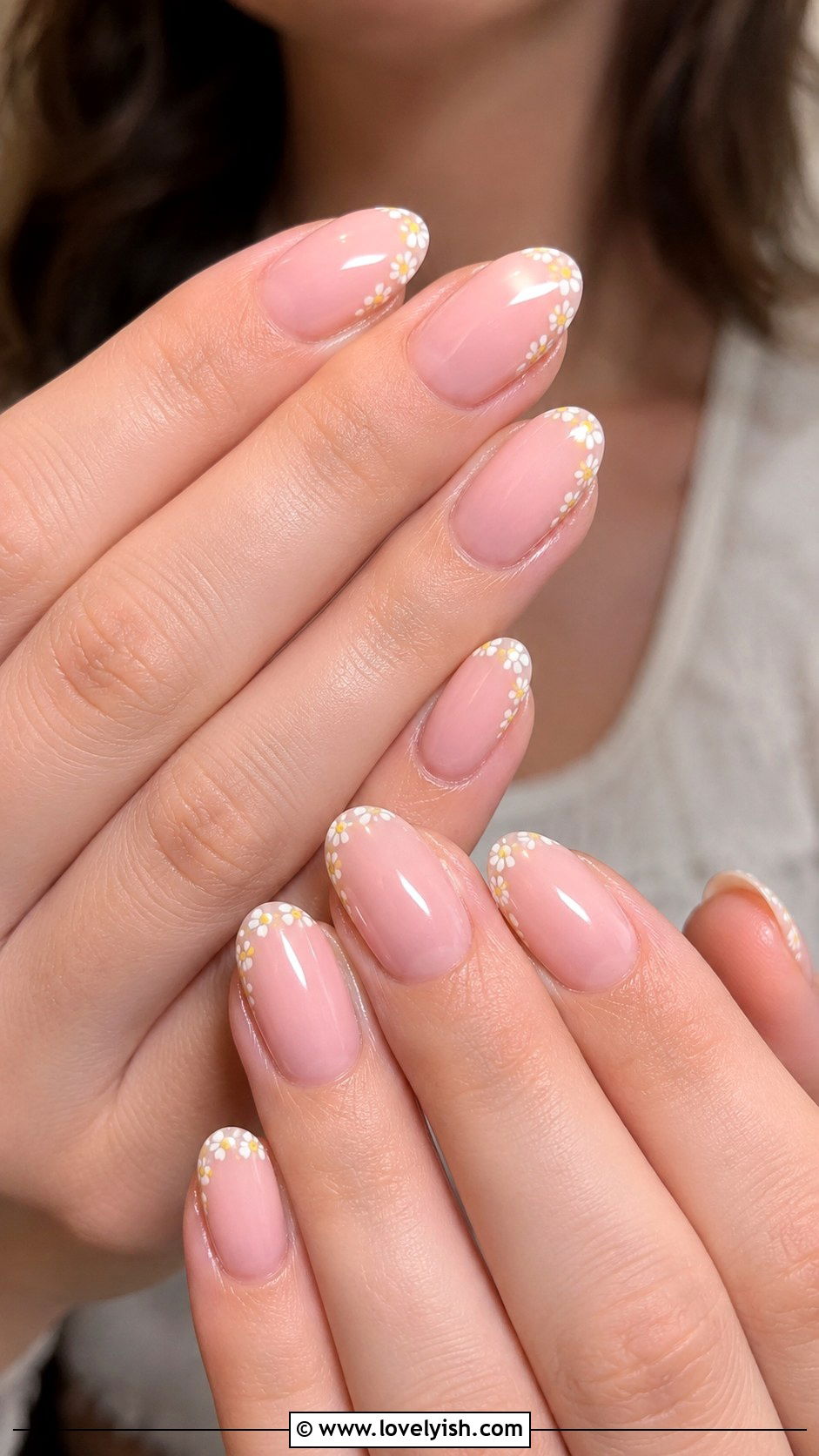 Daisy Chain French Tip Oval Nails - 50 oval nails - 50 oval nails