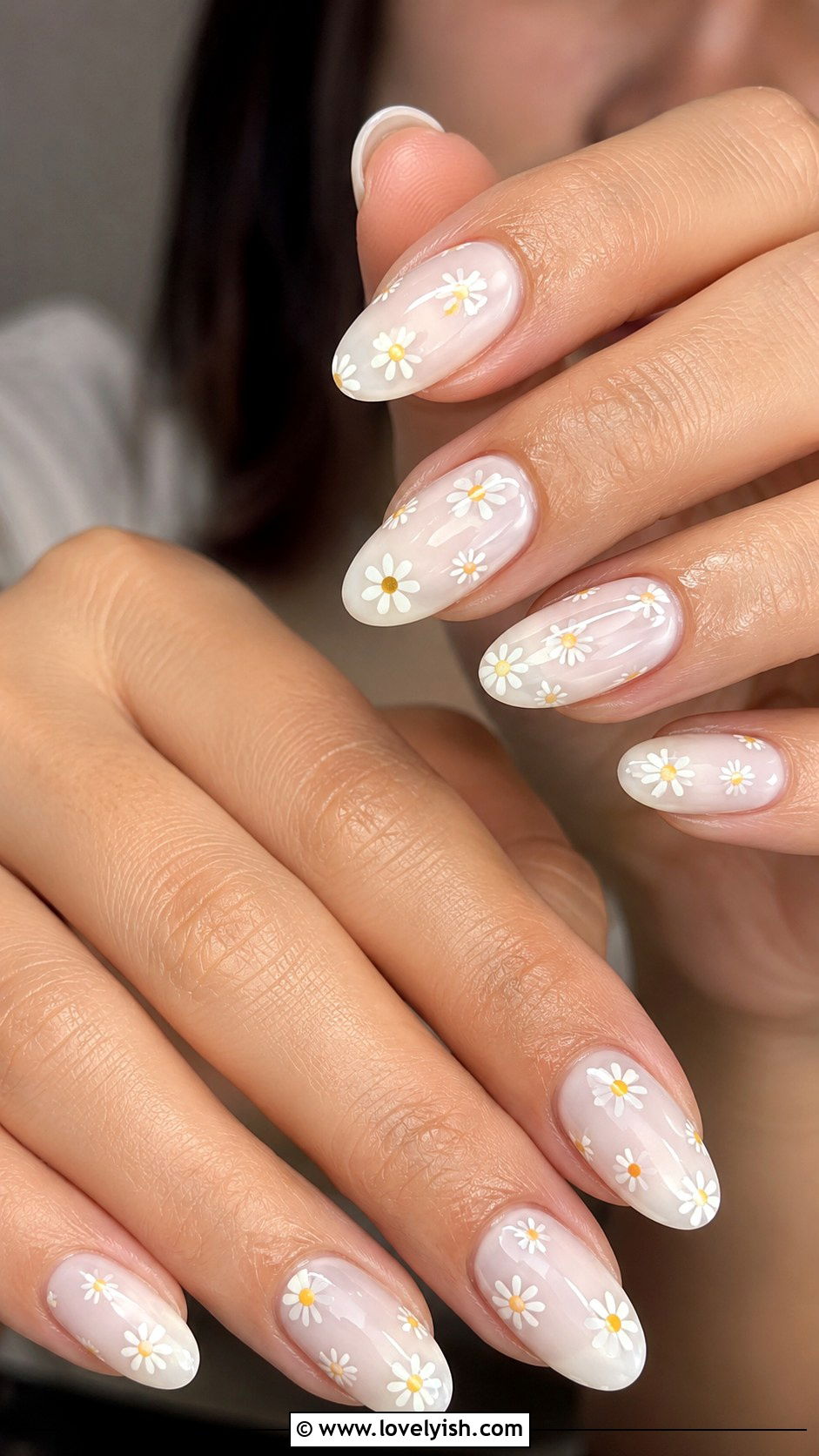 Daisy Floral Almond Nails - 50 almond nails - 50 almond nails