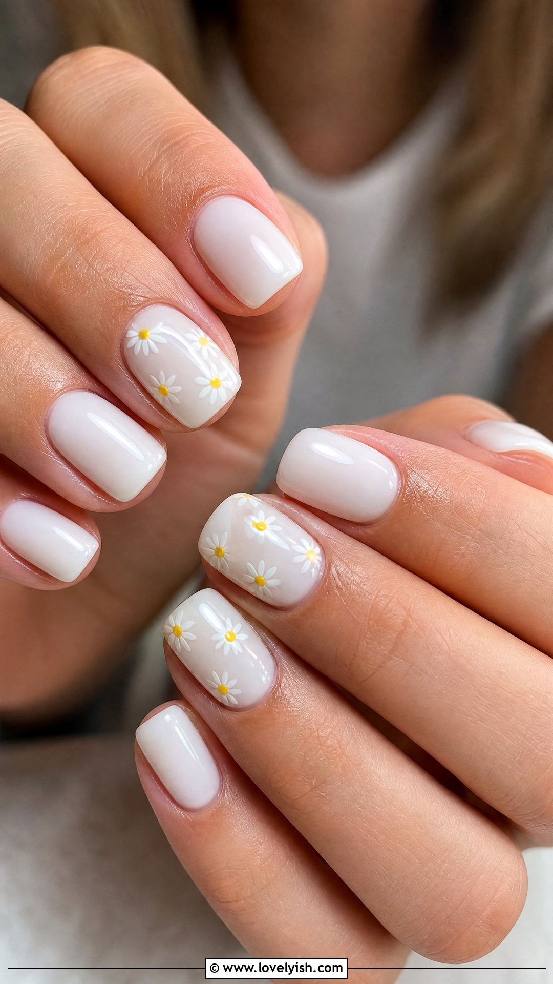 Daisy Floral Nails - 50 classic nail designs - 50 classic nail designs