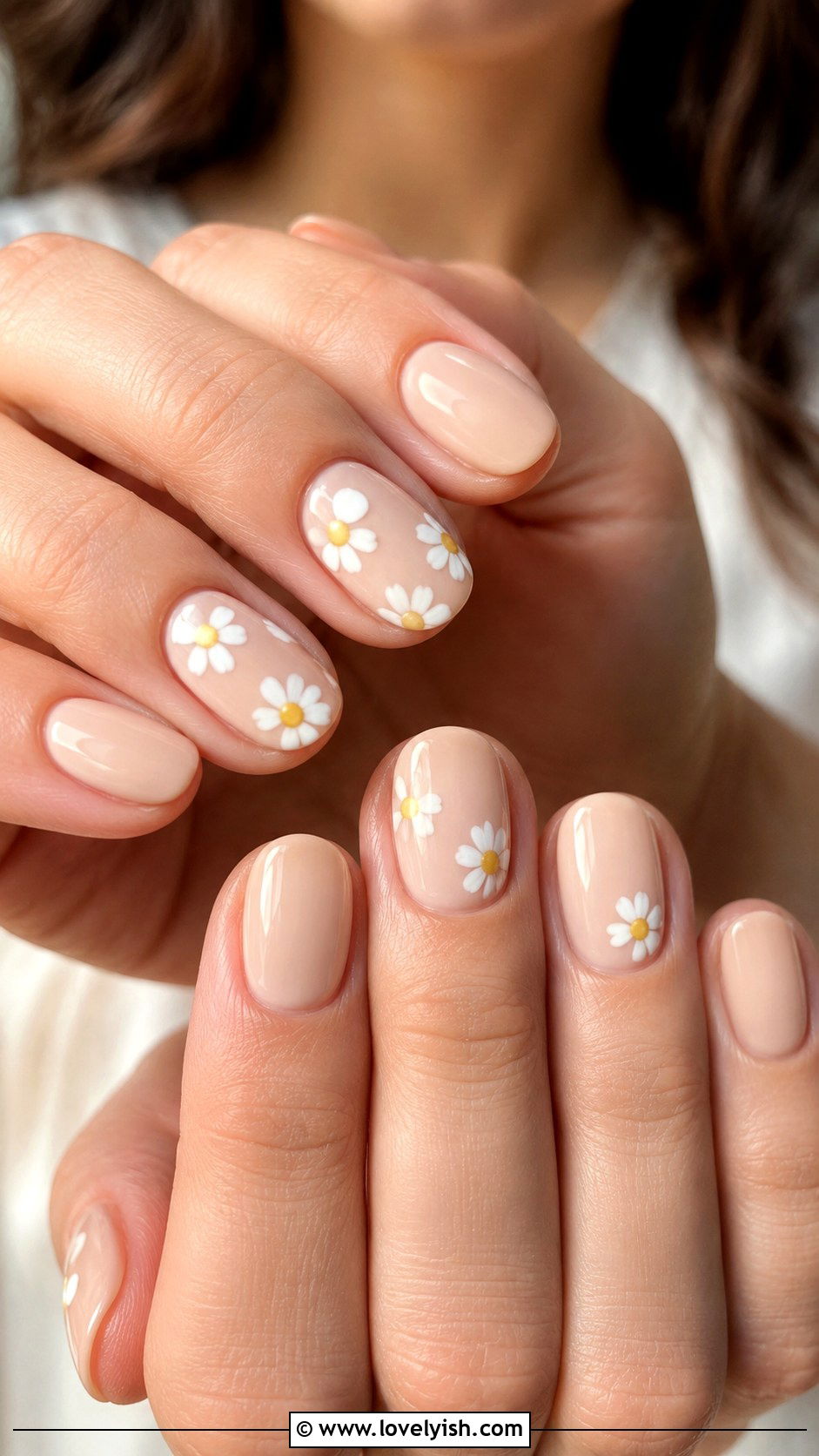 Daisy Floral Nude Nails - 47 nail inspiration - 47 nail inspiration