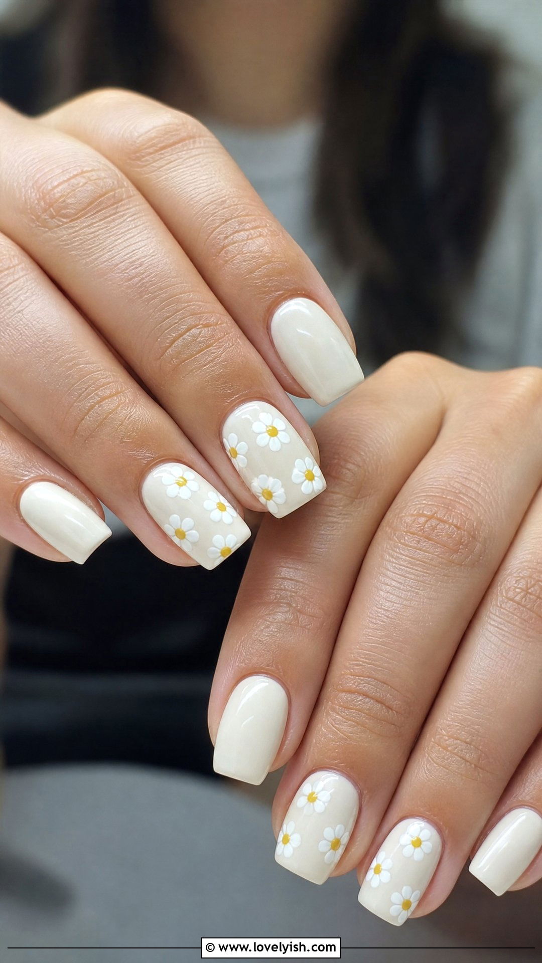 Daisy Floral Short Coffin Nails - 38 short coffin nail designs - 38 short coffin nail designs
